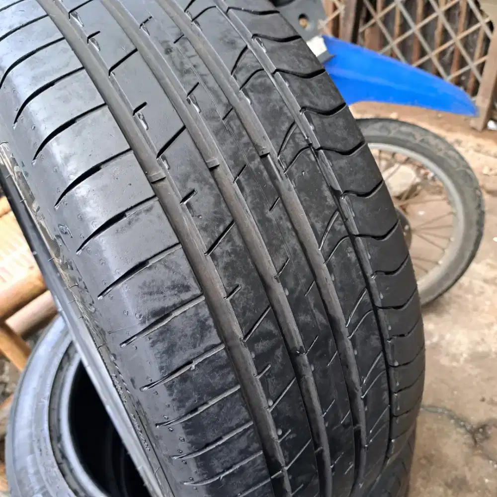 Ban 235 45 r18 ban goodyear eagle f1 masih like new