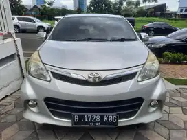 Toyota Avanza Veloz 1.5 Matic 2012 Warna Silver.