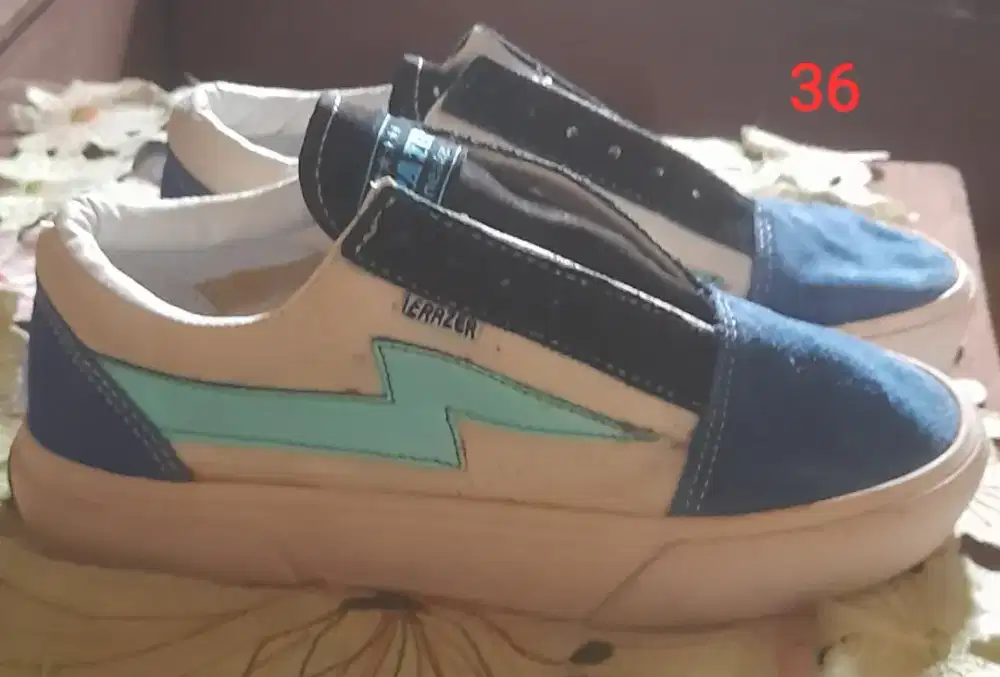 Sepatu sneakers size 36