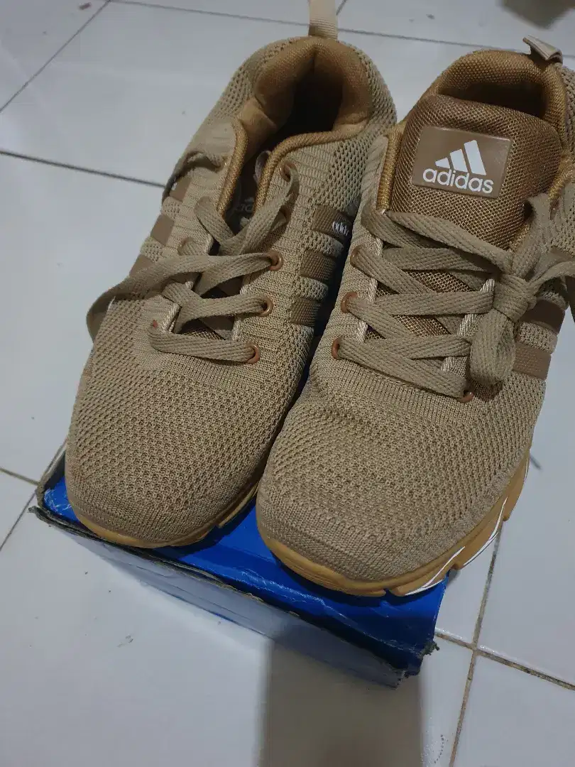 Adidas Running warna cream