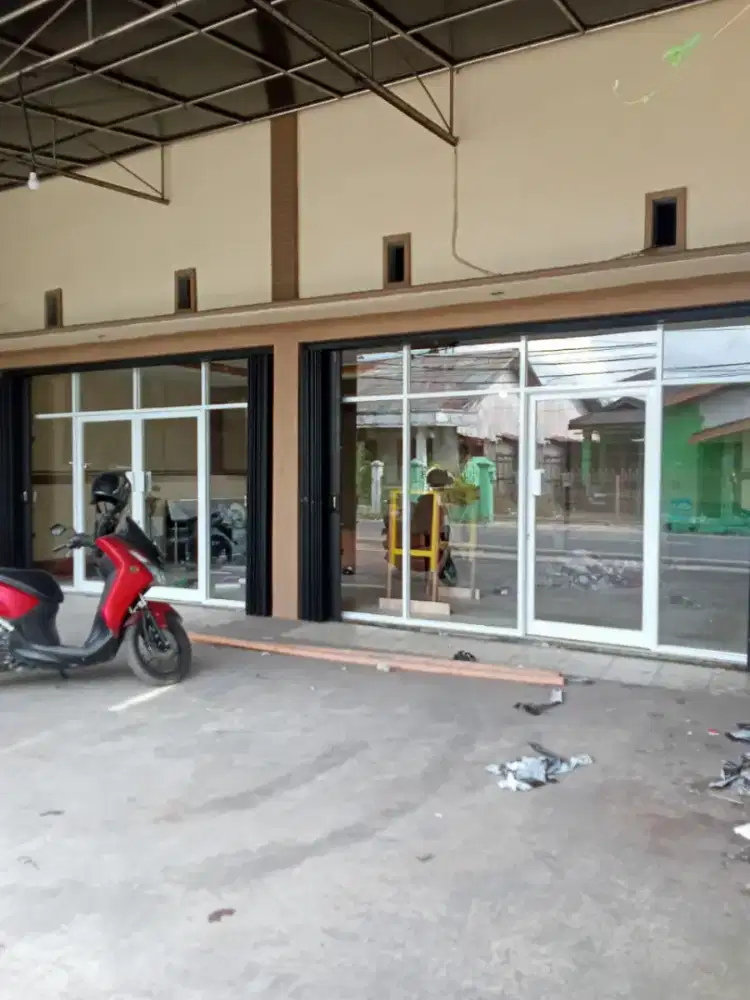 Bikin partisi kaca almanium