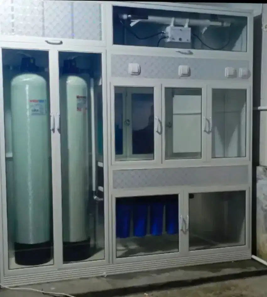 Bikin lemari depot air minum isi ulang,etalase