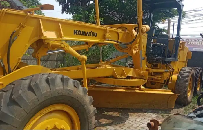 Dijual Motor Grader Komatsu GD511A-1 Tahun 2014