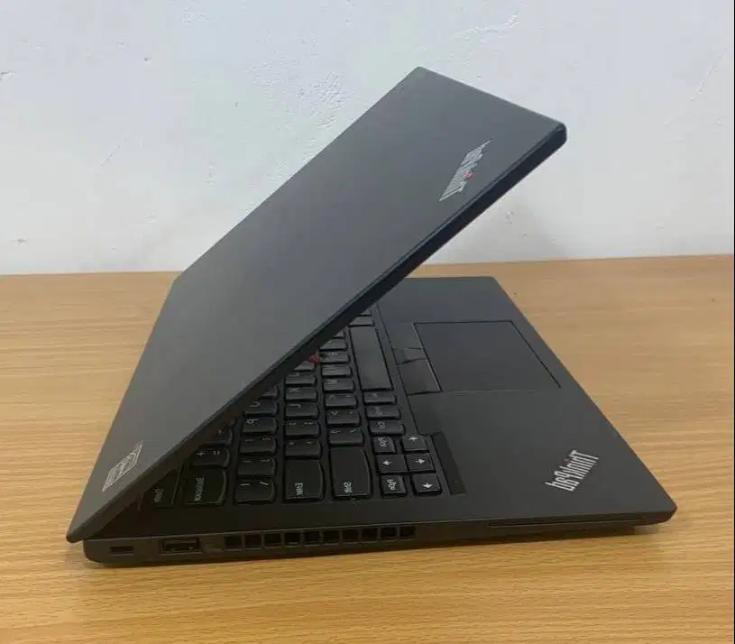 Lenovo Thinkpad X270 i5  Gen 6 Memori 8 GB SSD 128 GB