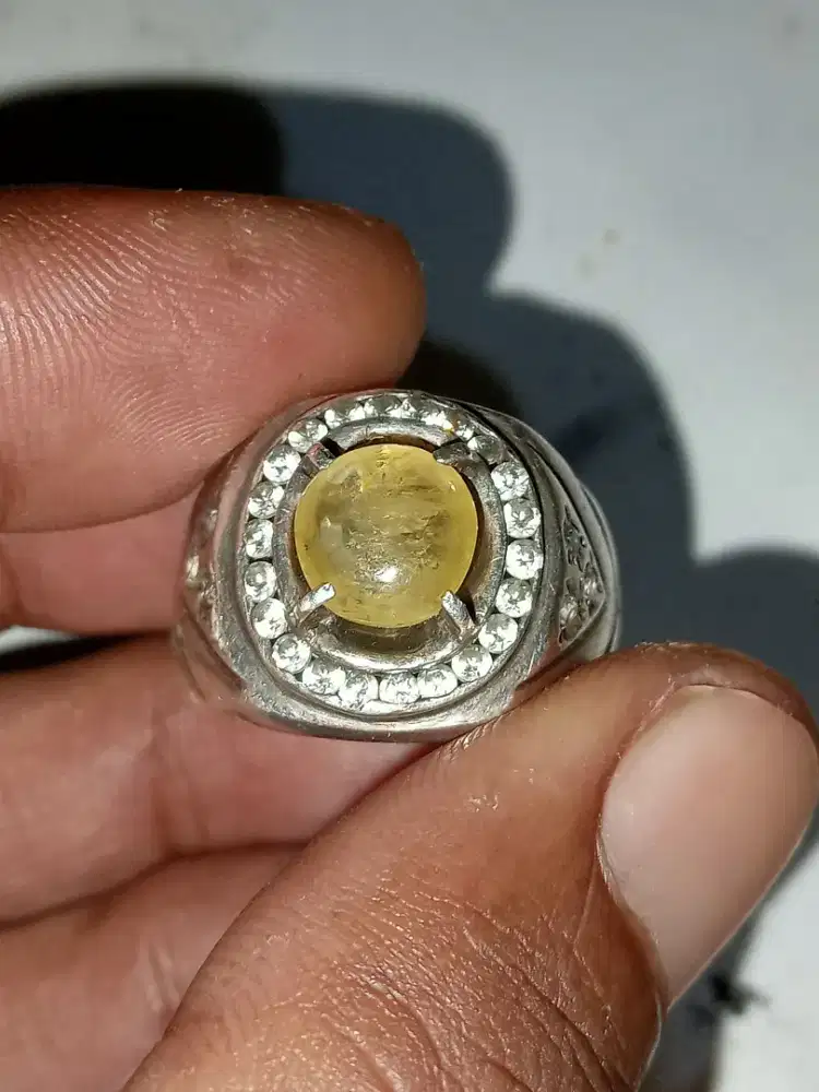 Cincin natural yellow sapphire alias yakut kuning Ceylon