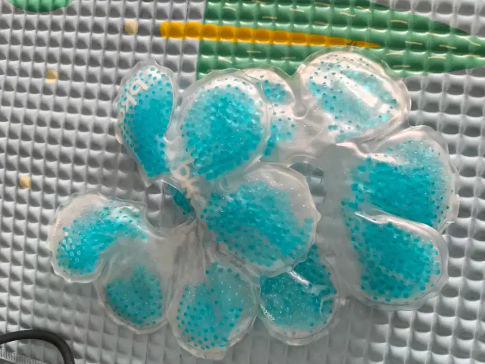 Breast gel, korset ibu baru melahirkan