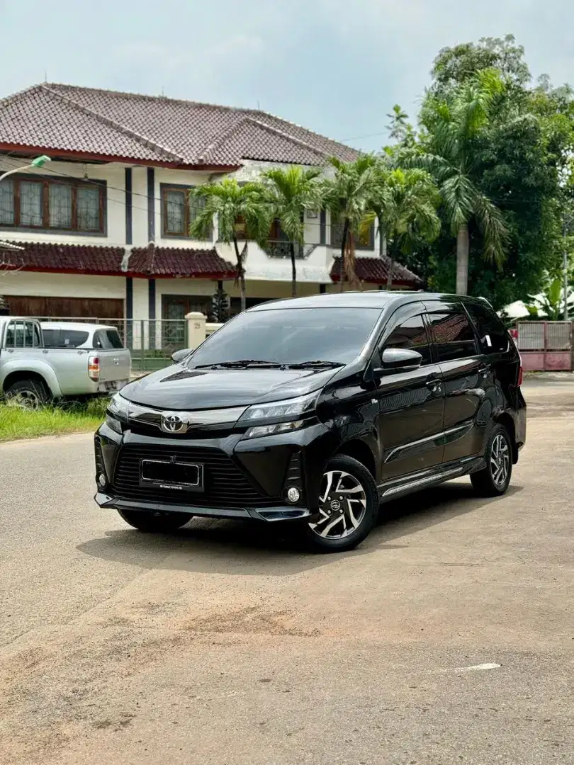 Toyota Avanza Veloz 1.5 Manual Tahun 2021 Hitam Met Low Km