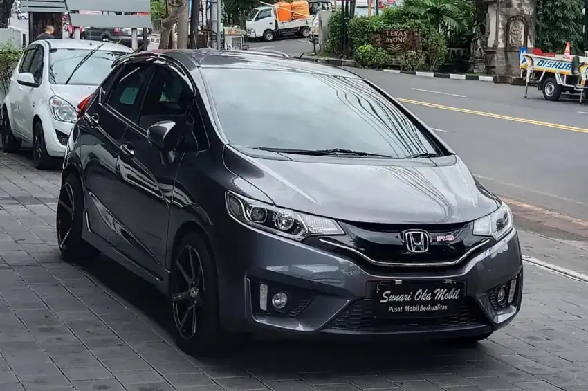 HONDA JAZZ RS MATIC TV FLOATING 2017 ASLI BALI GANTENG