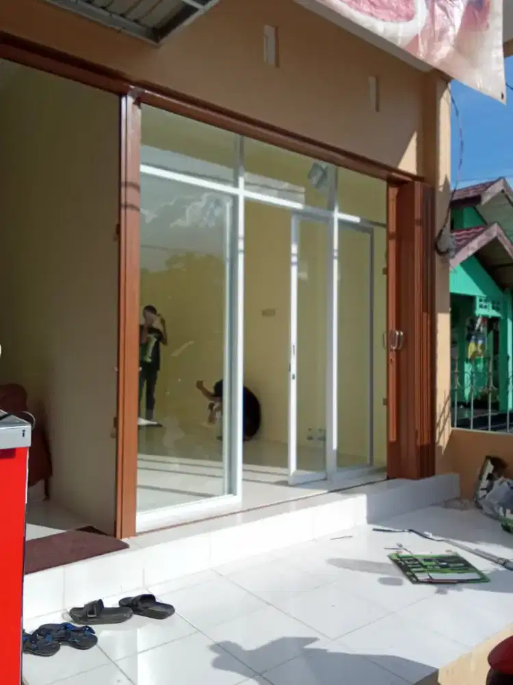 Bikin partisi kaca almanium