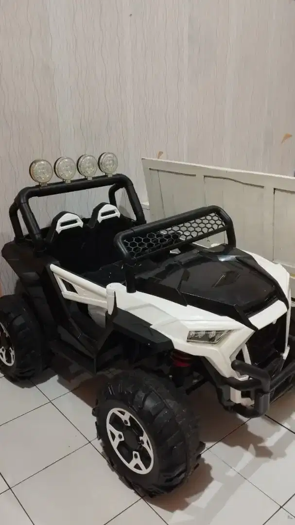 Mobil mobilan Anak ada Remot