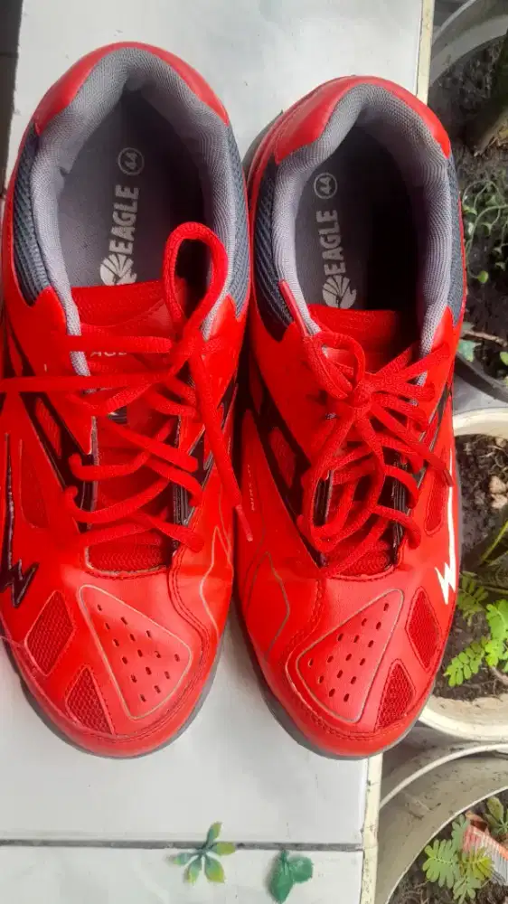 Sepatu olahraga size 44 eagle