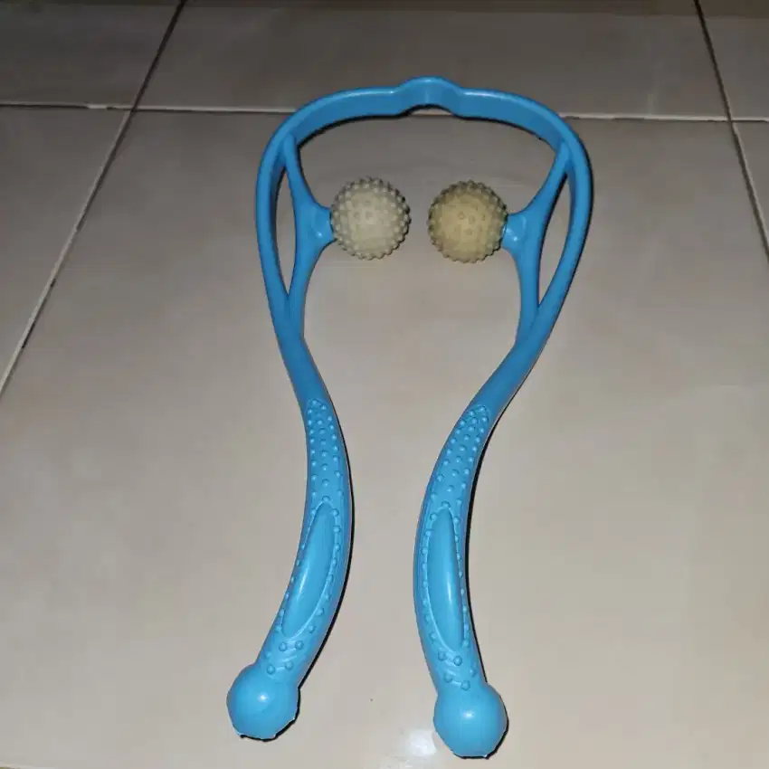 Alat pijat multifungsi / alat pijat leher