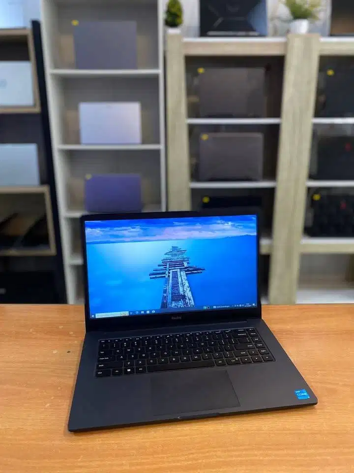 REDMIBOOK 15  CORE I3-1115G4  8GB SSD 512GB  MULUS  SLIM  SIAP PAKAI