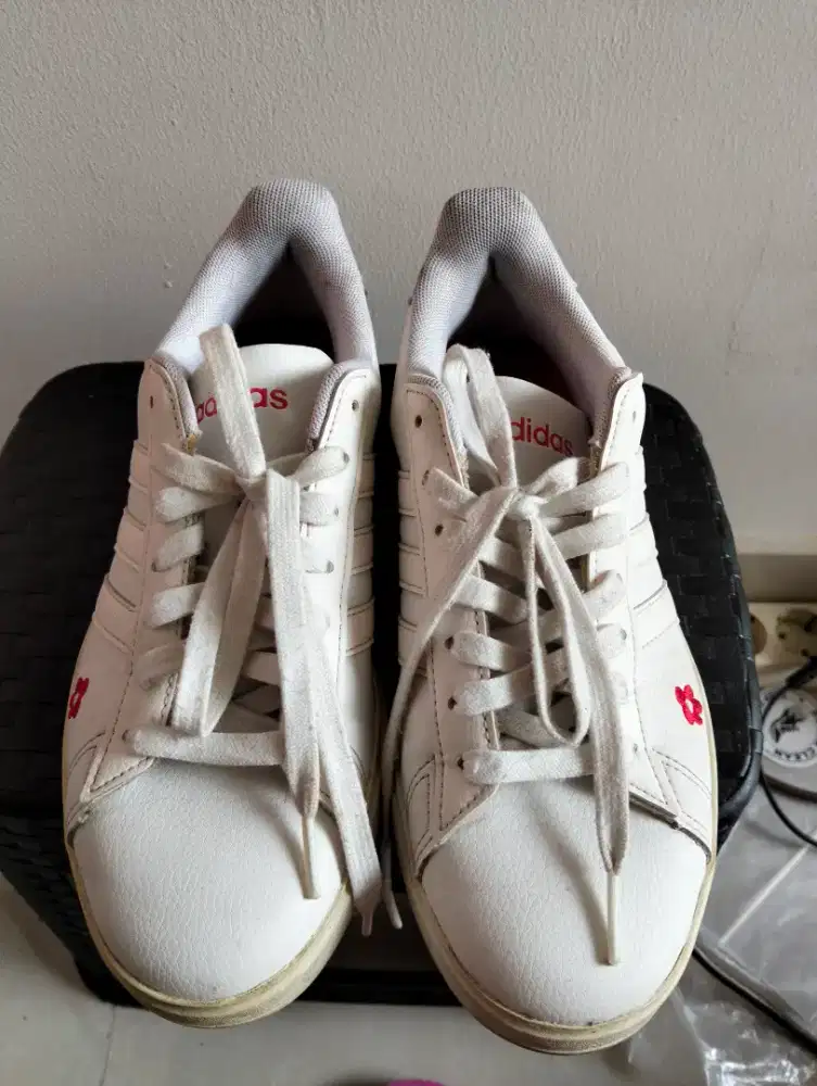 Sepatu adidas cewe