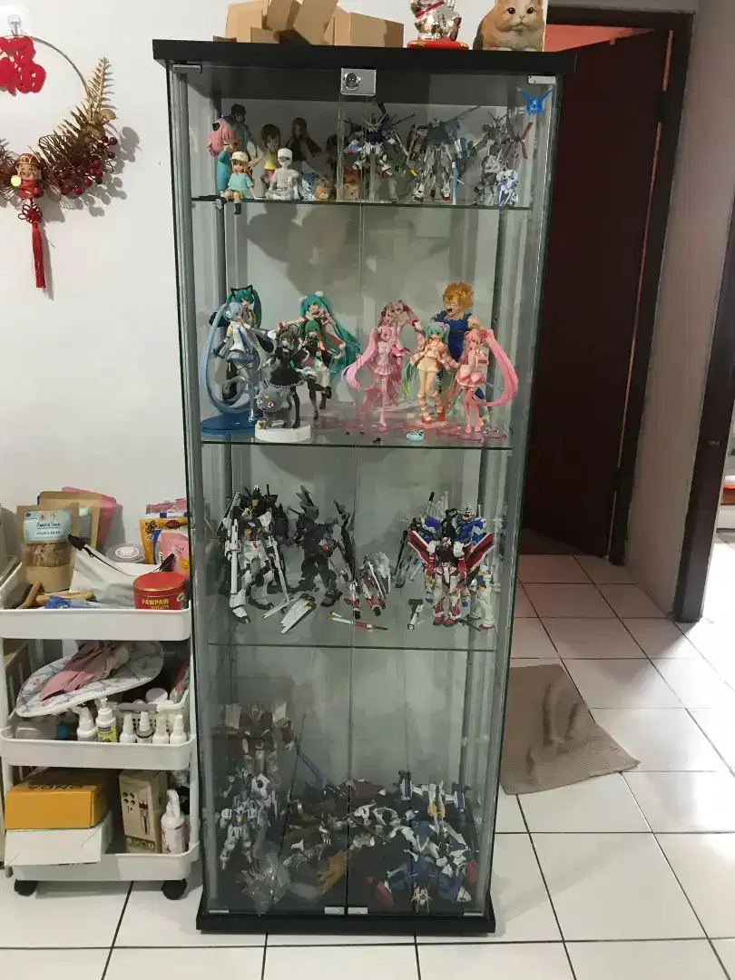 LEMARI KACA INFORMA (UNTUK PAJANGAN FIGURE, GUNDAM)