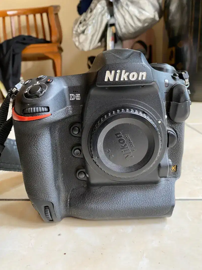 Nikon D5 like new SC 80xxx