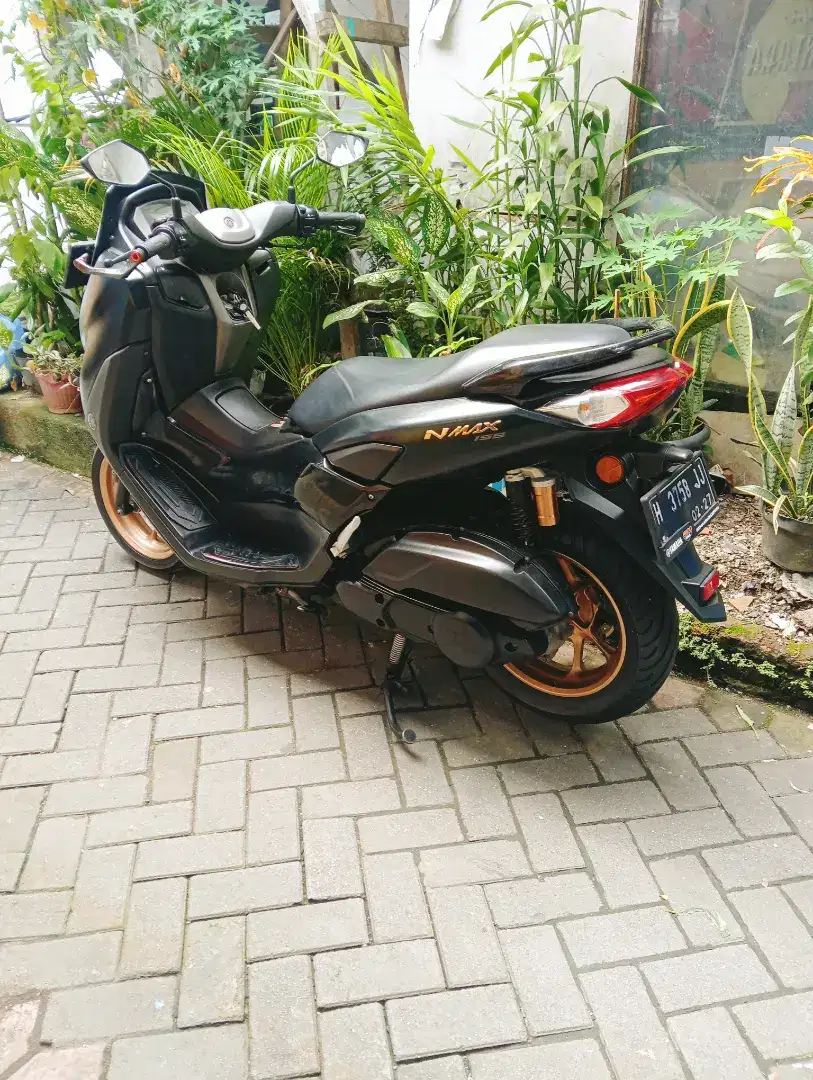 NEW N-MAX 155 VVA MAXI Signature Hitam Doff