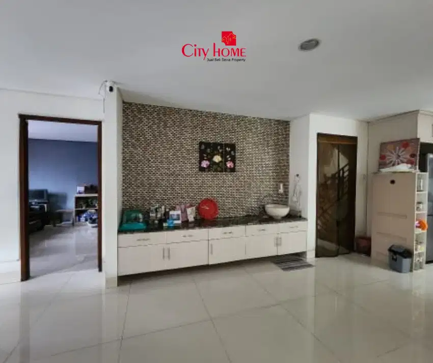 Dijual Rumah Asri di Greenville, Jakbar 5+1BR Furnish Luas 320m2