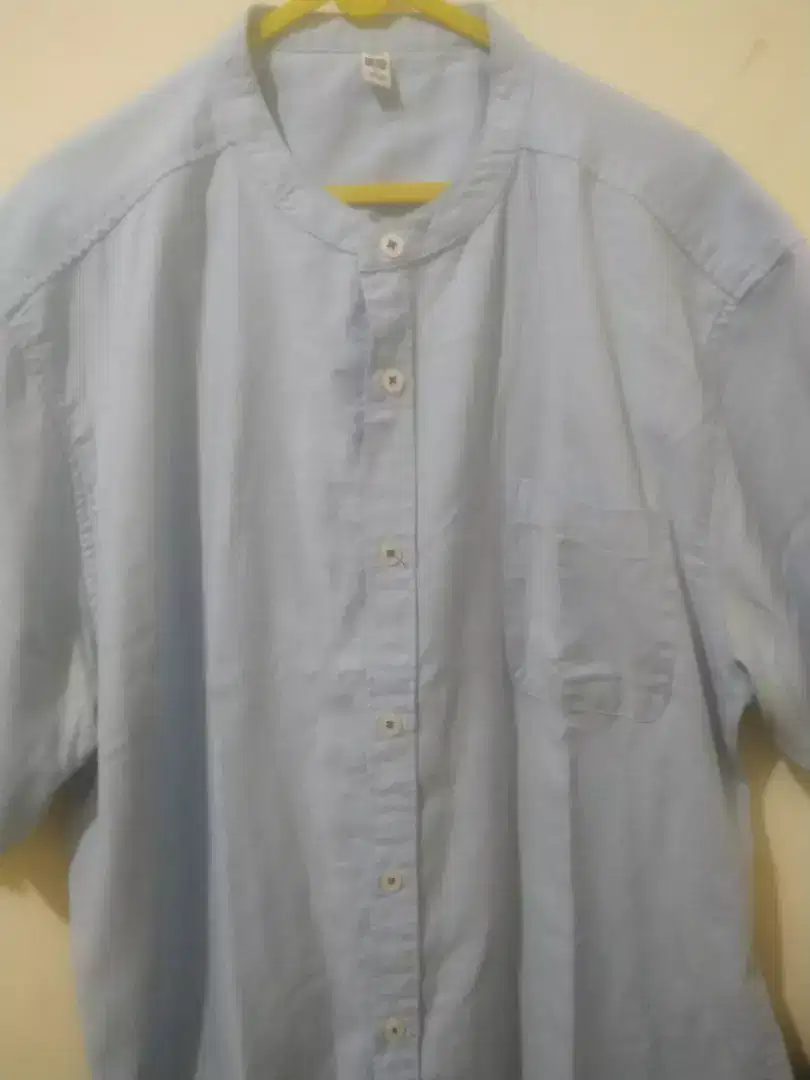 Kemeja Shanghai UNIQLO Lengan pendek
