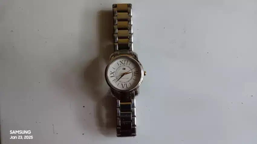 Jam Tangan Tommy Hilfiger minus baterai