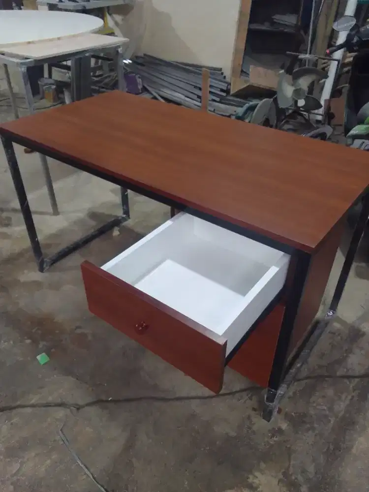 Meja kantor ukuran 150x60x75cm (custom)