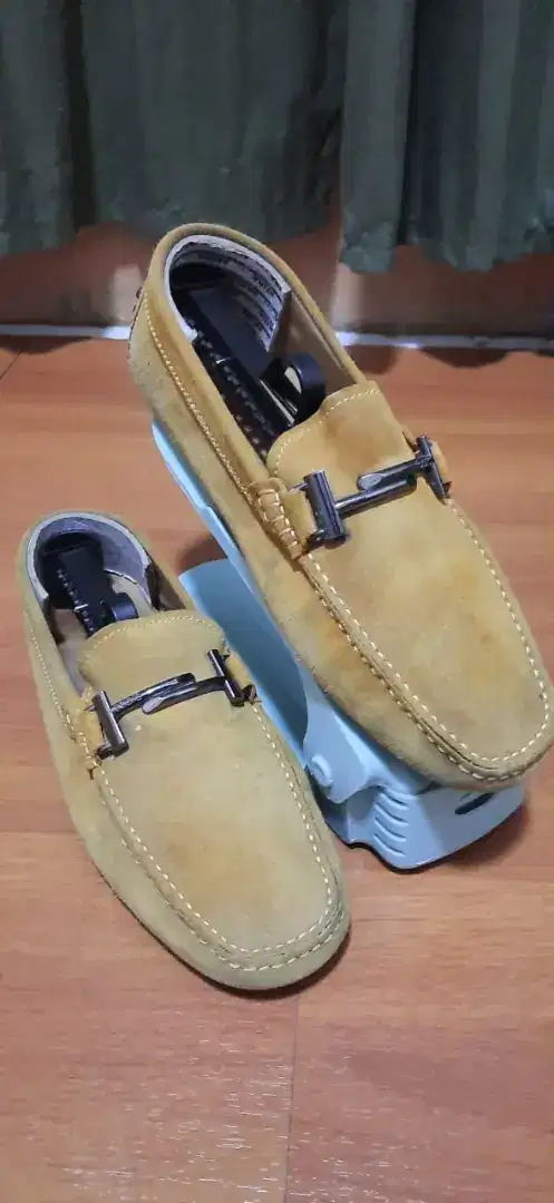 Preloved Tods loafer yellow size 42