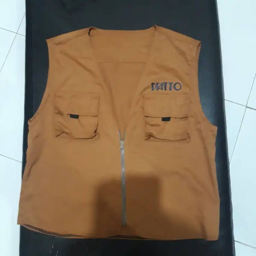 Rompi/vest coklat merk dritto
