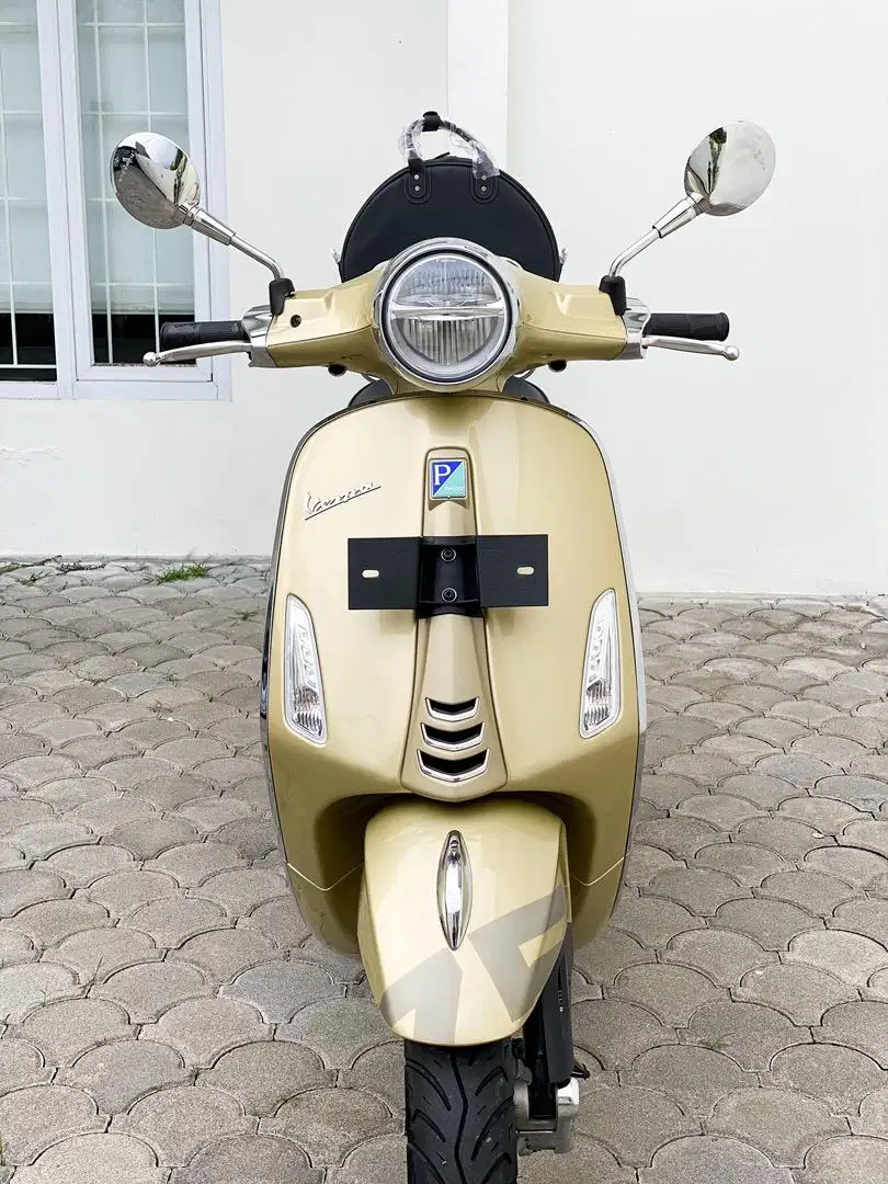 Vespa Primavera Limited 75th Anniversary Like New