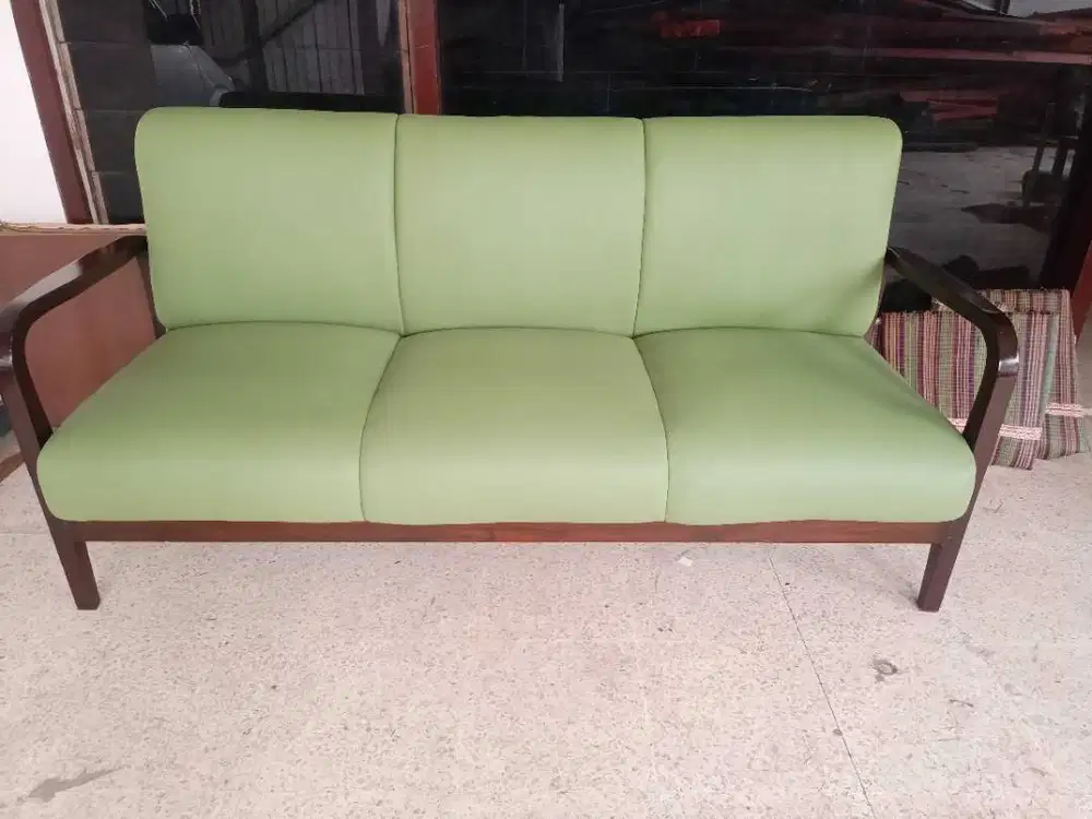 Kursi Kayu Bekled Cover Oscar Kain Bludru