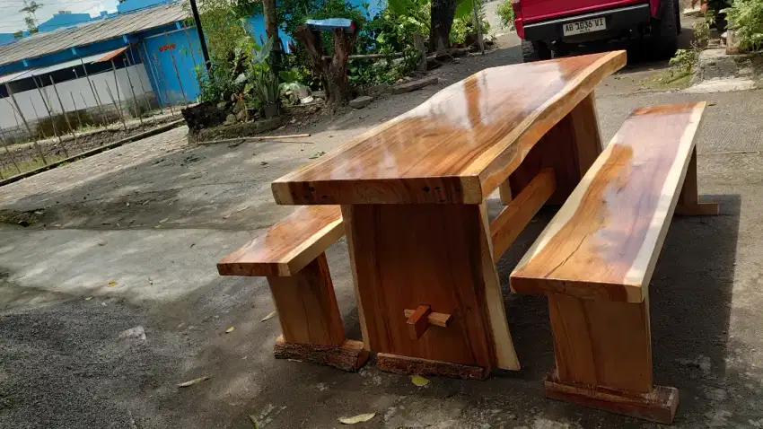 Meja solid trembesi/meja kayu/meja tamu/meja resto/meja cafe