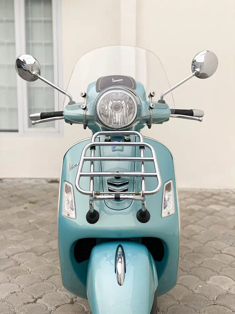 LOW ODO Vespa GTS 300 Limited 70th Anniversary