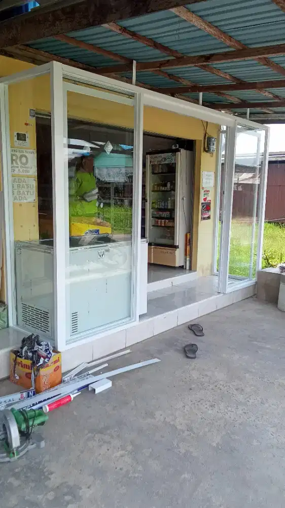 bikin partisi kaca almanium