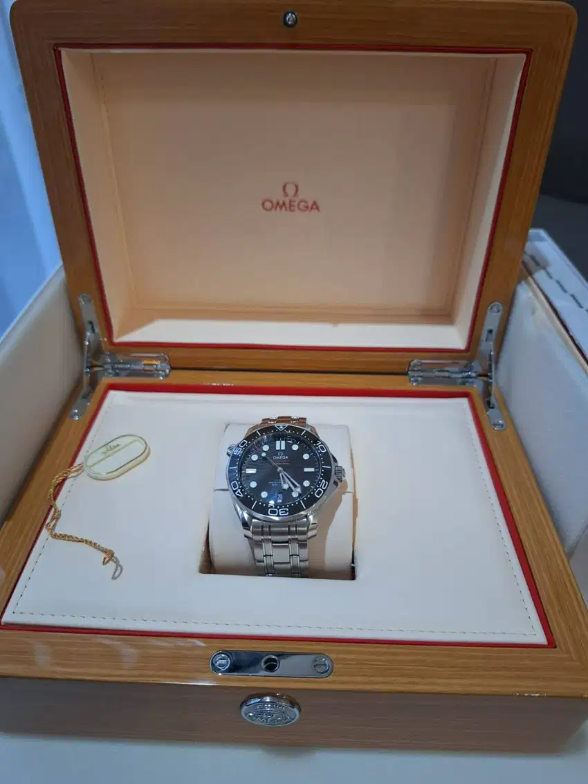 DIJUAL JAM OMEGA SEAMASTER 300m LIKE NEW