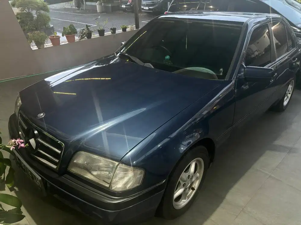 Dijual Mobil Mercedes / Mercy C180 tahun 1995