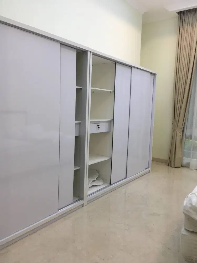 Lemari Pakaian 3 Pintu Warna Putih