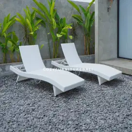 POOL LOUNGER // KURSI ROTAN // RATTAN CHAIR