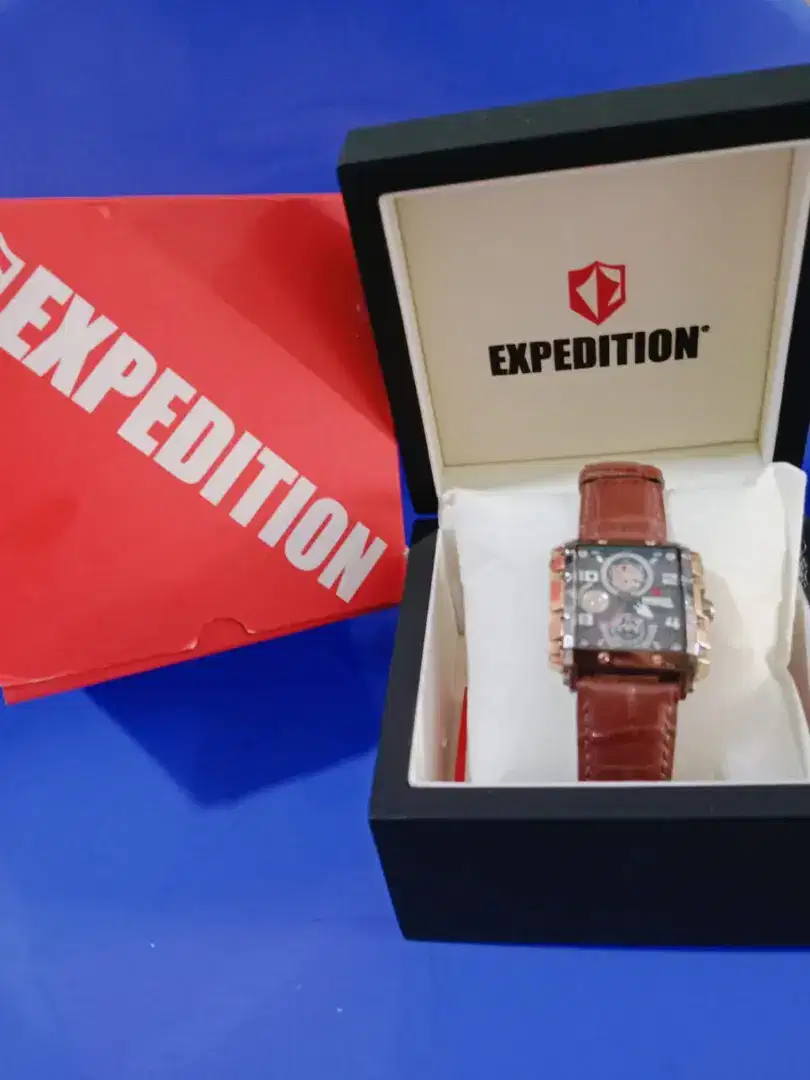 Jam expedition wanita