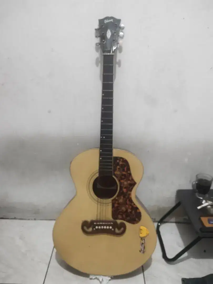 Gitar akustik & elektrik merk Gybson