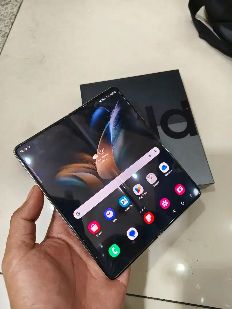 Samsung Fold4 12/512gb mulus tidak ada minus sama sekali
Layar mulus