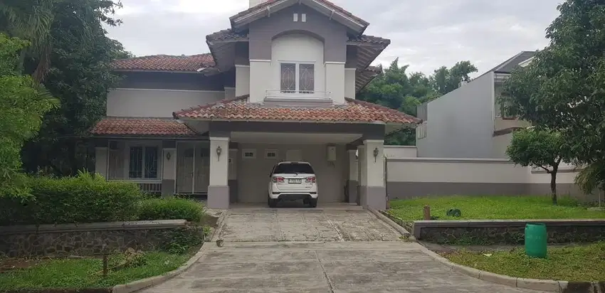 DI SEWAKAN RUMAH 6 KAMAR SEMI FURNISHED, LOKASI ELIT DI LIPPO CIKARANG