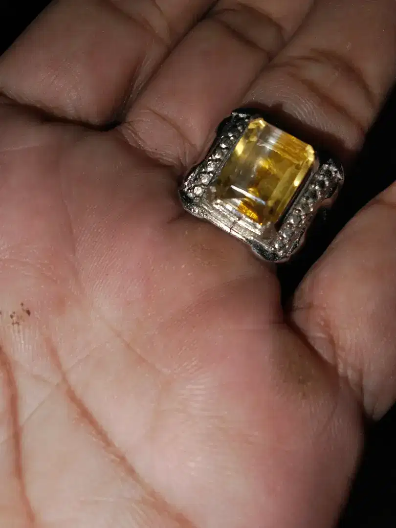 Natural batu Yaqut (yellow Safir)