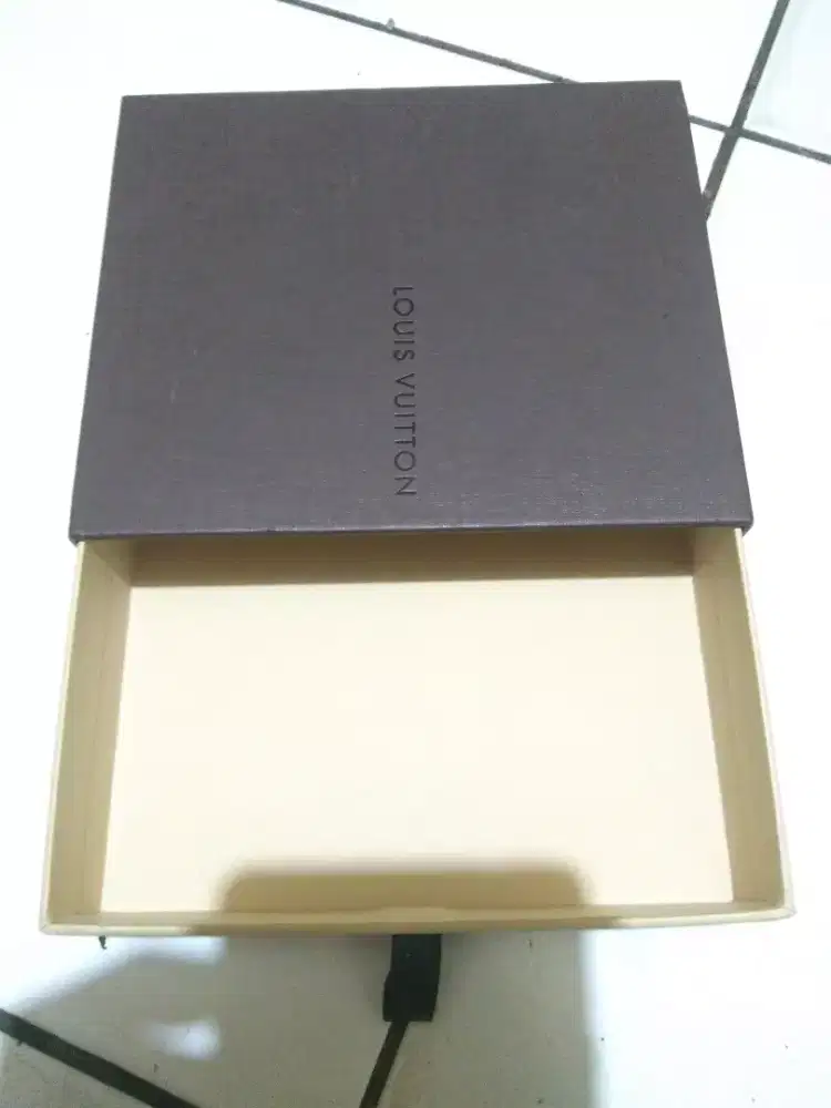 Box dus dompet branded LOUIS VUITTON , original.