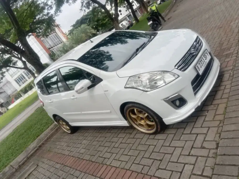 Suzuki 2015 AT ertiga 4x2
tipe GX ELEGAND SPORTY 1.5 cc
Tipe termahal