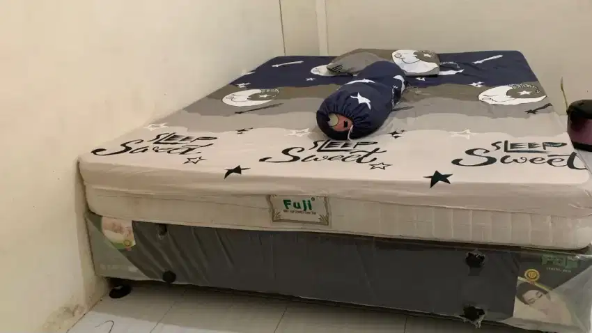 Tempat tidur enam kaki