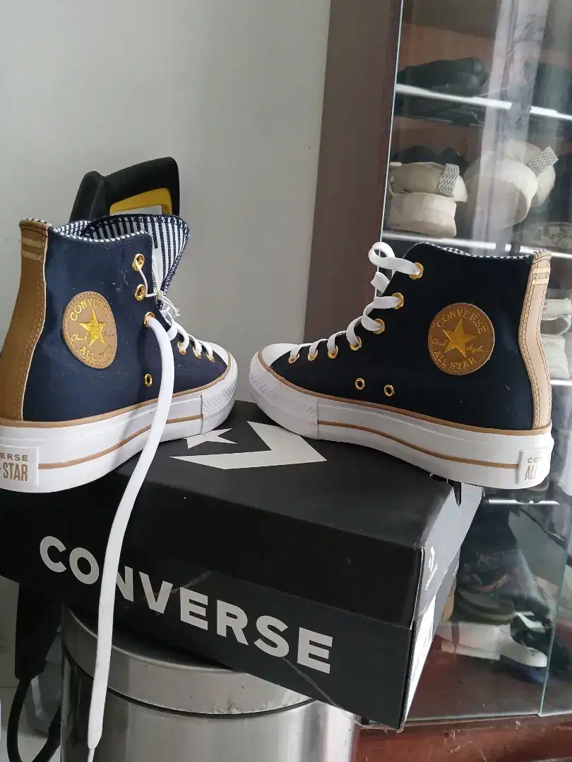 Sepatu converse