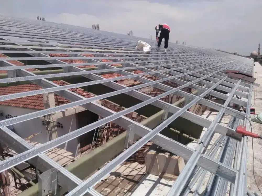 Renovasi atap baja ringan