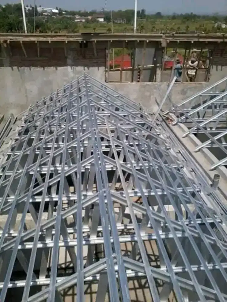 Renovasi atap baja ringan