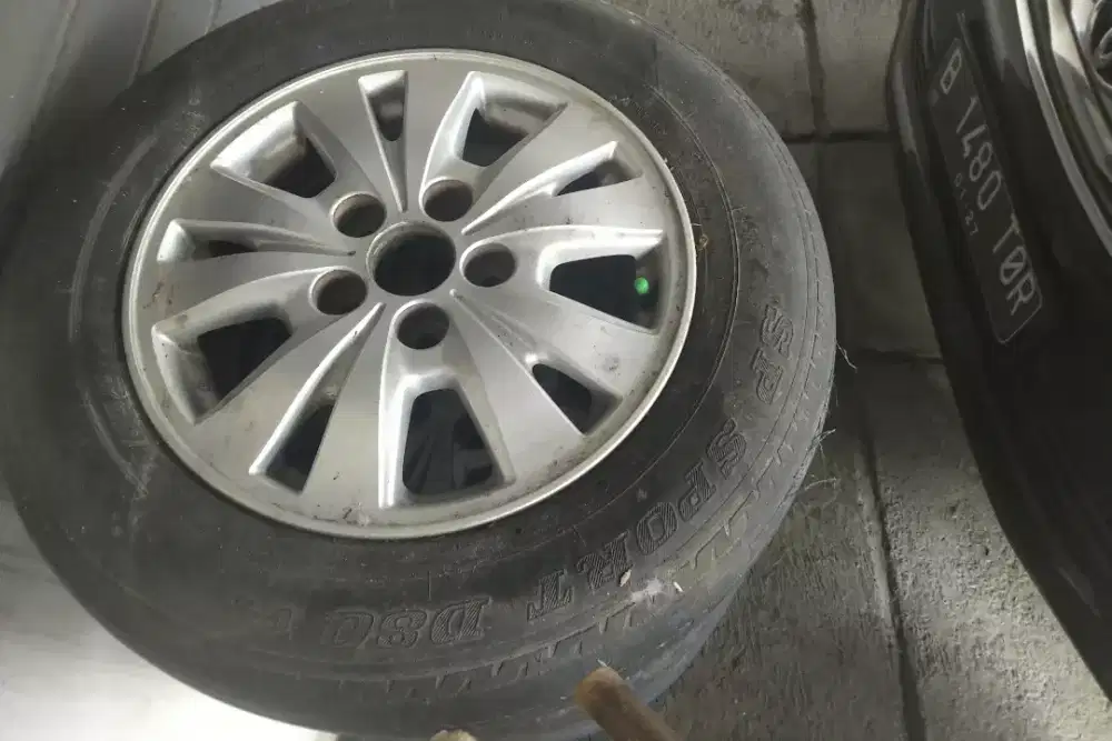 Velg + Ban Innova R15