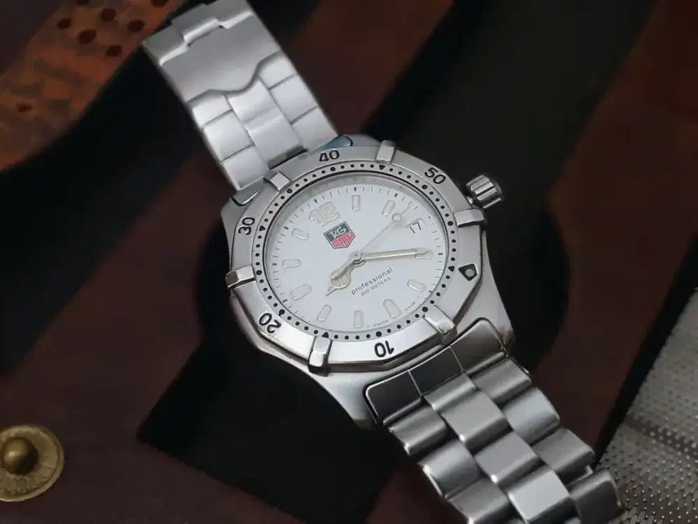 Tag heuer WK1211 profesional 2000 series quartz mint condition