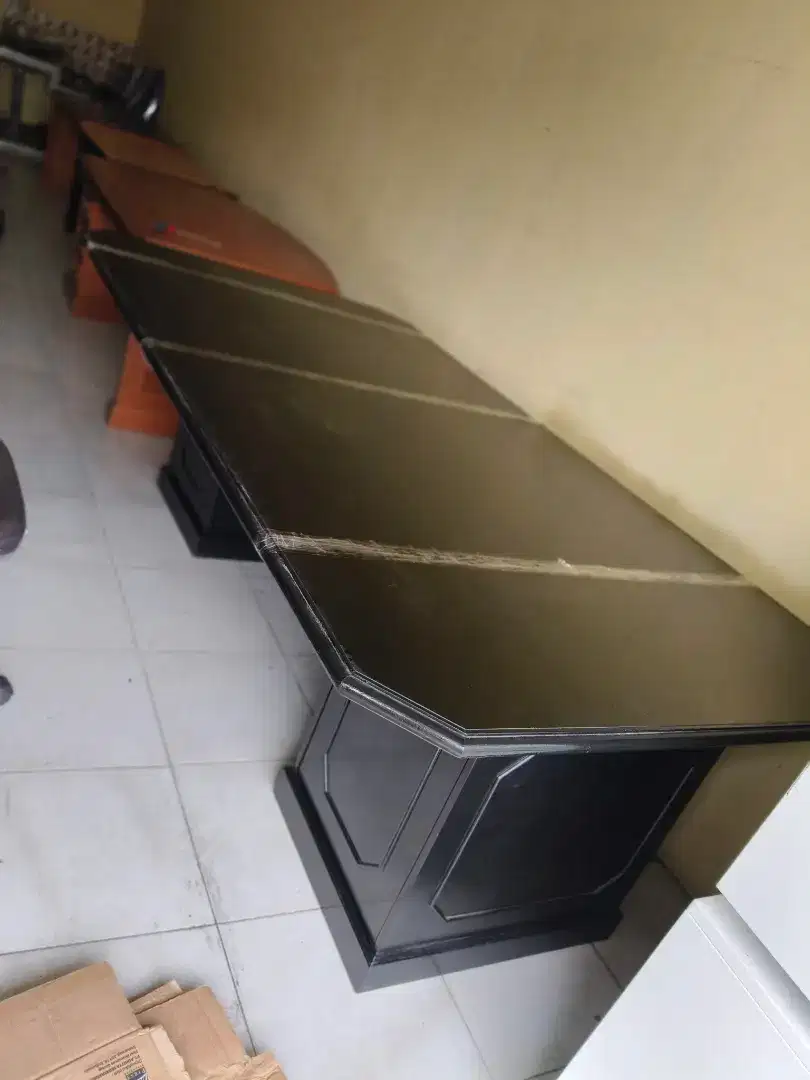 Meja meeting mewah bagian atas pakai Kaca